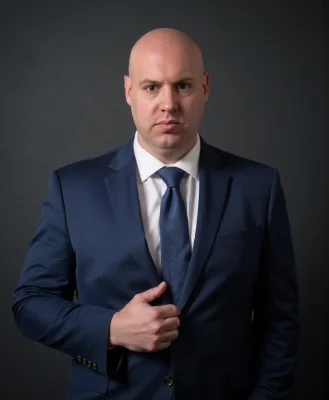 Joel R. Klemmer Hochglanz-Formalporträt geeignet für nationale Medien